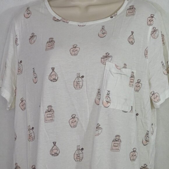 Forever 21 White Pink T-Shirt Women Plus Size 1X Perfume Bottle Print Short Slv - Picture 2 of 7